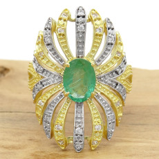 Anel com Esmeralda e 36 Diamantes, em Ouro Amarelo 18 Kilates